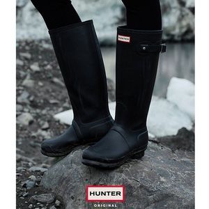 COPY - Hunter talk rain  boots navy size 8